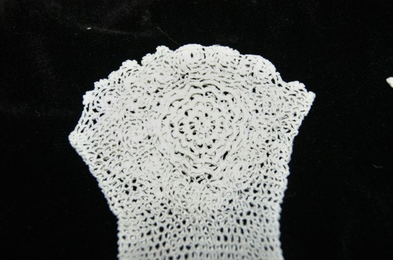 Vintage White Crochet Lace Gloves Flared Wrist Ga… - image 3