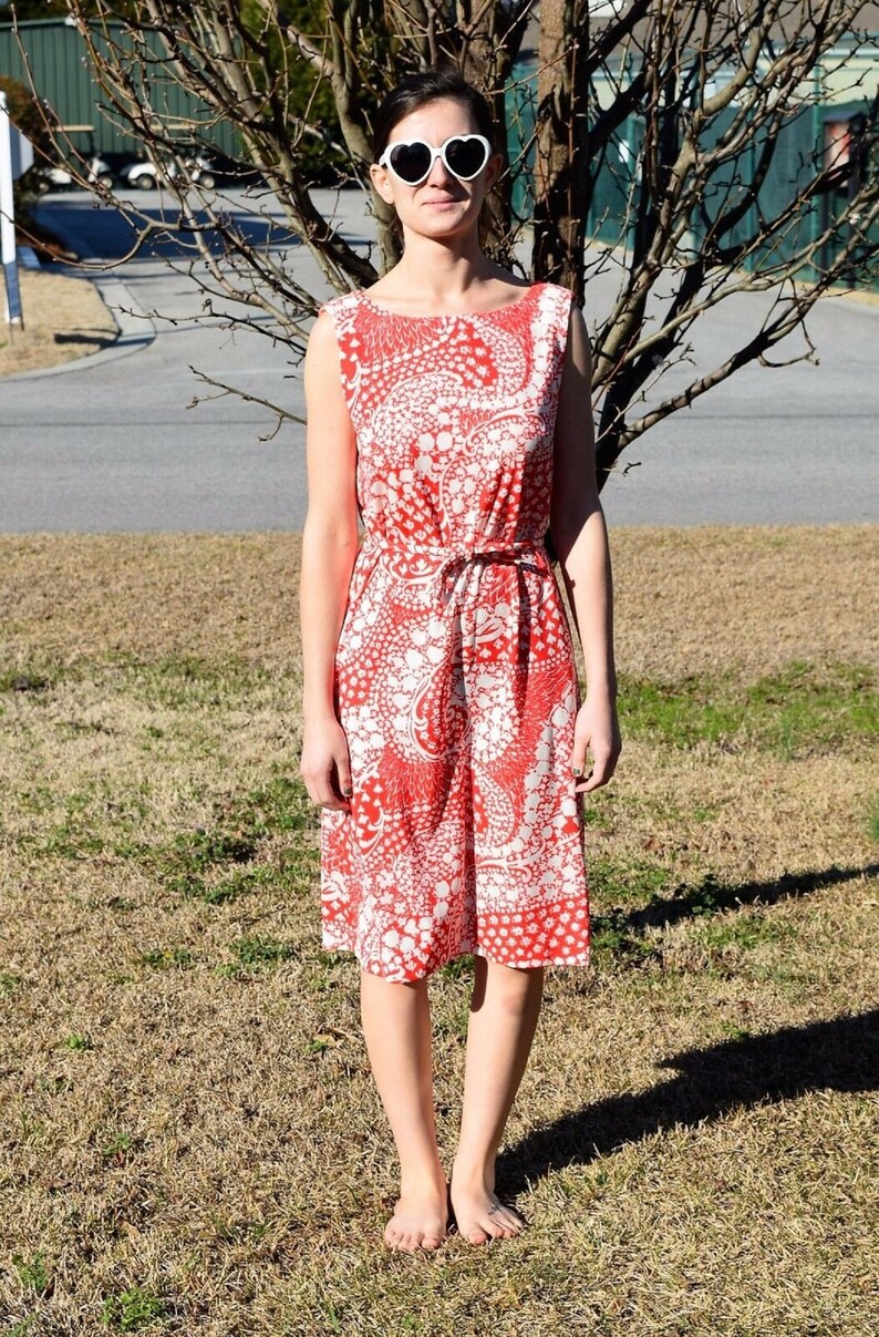 Vintage 70/'s Red White Floral Fleur de Lis Print Sheath Dress Size SM
