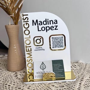 Minimalistisches Marketing QR-Board, Social-Media-Zeichen, Visitenkartenständer, Acryl-Namensschild, Beauty-Table-Schild, QR-Code für Kunden