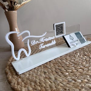 Mesa publicitaria para dentistas, tarjeta de presentación de madera, soporte comercial personalizado, expositor comercial moderno, código QR personalizado, regalo para dueños de negocios