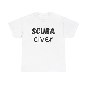 Camiseta personalizável para mergulhador - Camiseta unissex de algodão pesado - Camiseta casual de algodão para amantes do oceano