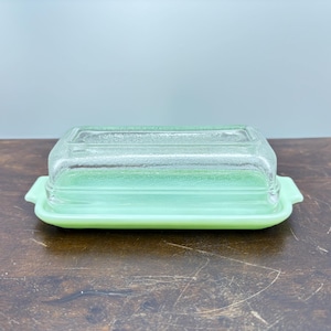 Fire-king Jadeite Butter Dish With Clear Lid – Vintage 1950s