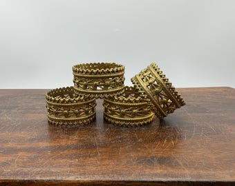 Vintage Gilded Filigree Napkin Rings – Ornate Gold Metal Table Decor – Set of 4