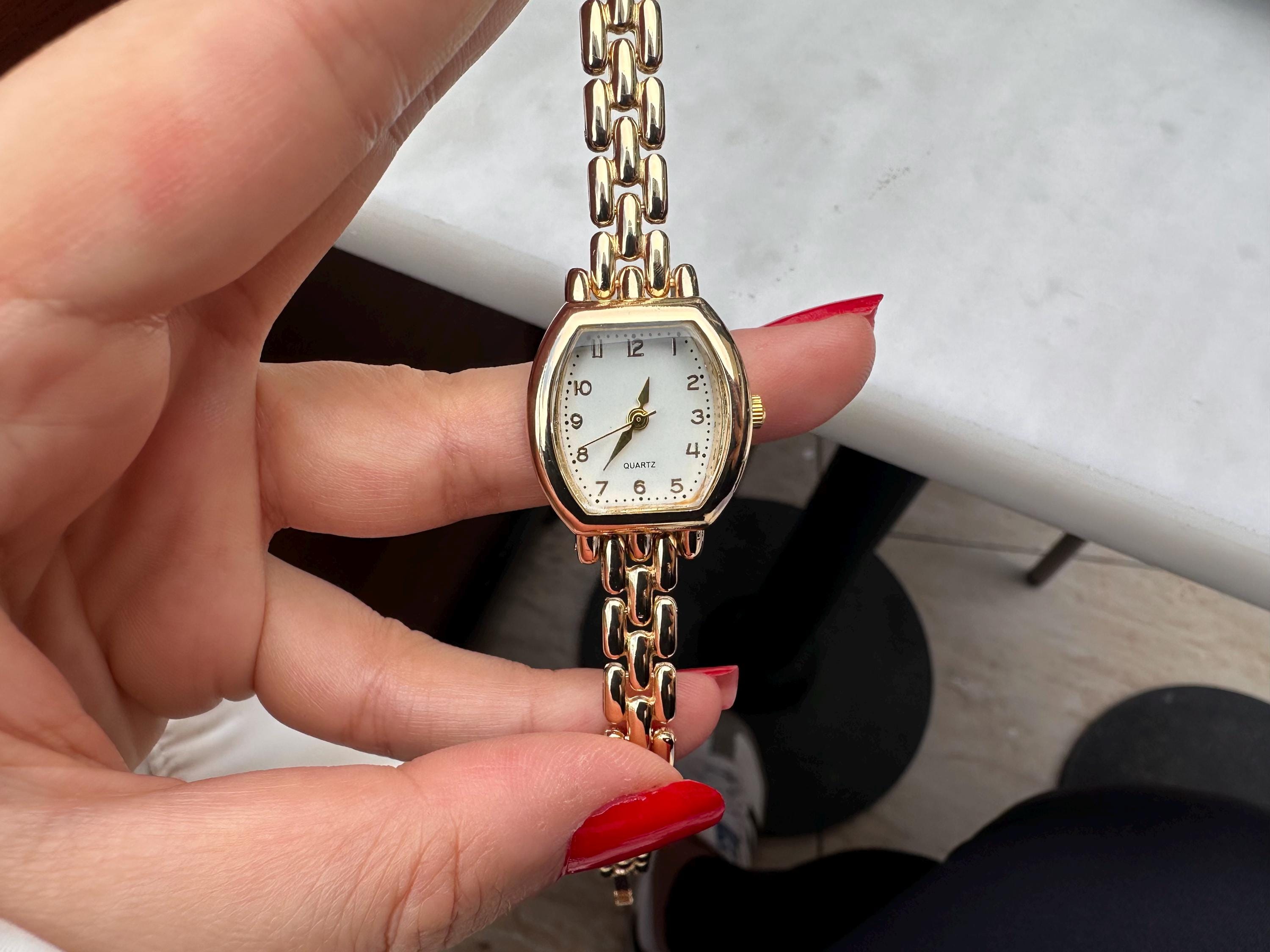 Minimalist Roman Numeral Watch for Women: Elegant Steel 