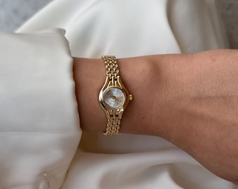 Reloj minimalista dorado para mujer, elegante y pequeño regalo de Pascua.