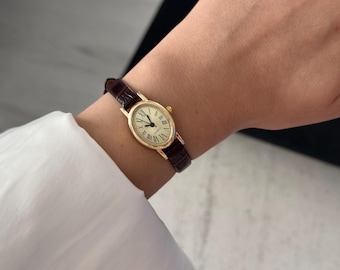 Classic Leather Strap Women Watch:  Elegant Minimalist Wristwatch, Oval Wristwatch
