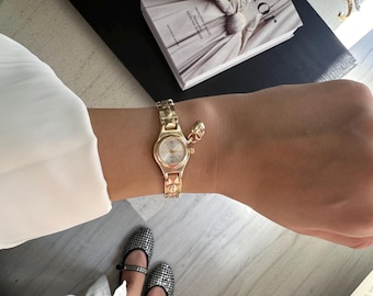 Elegant Gold Women’s Watch – Adjustable Vintage-Style Bracelet Watch – Small Feminine Quartz Wristwatch Easter Gift