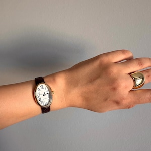 Retro Brown Leather Women’s Watch – Antique Style Round Dial – Vintage-Inspired Timepiece for Her