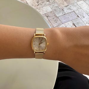 Vintage Style Gold Mesh Watch, Minimalist Square Women’s Quartz Wristwatch, Elegant Retro Bracelet Watch for Everyday Wear