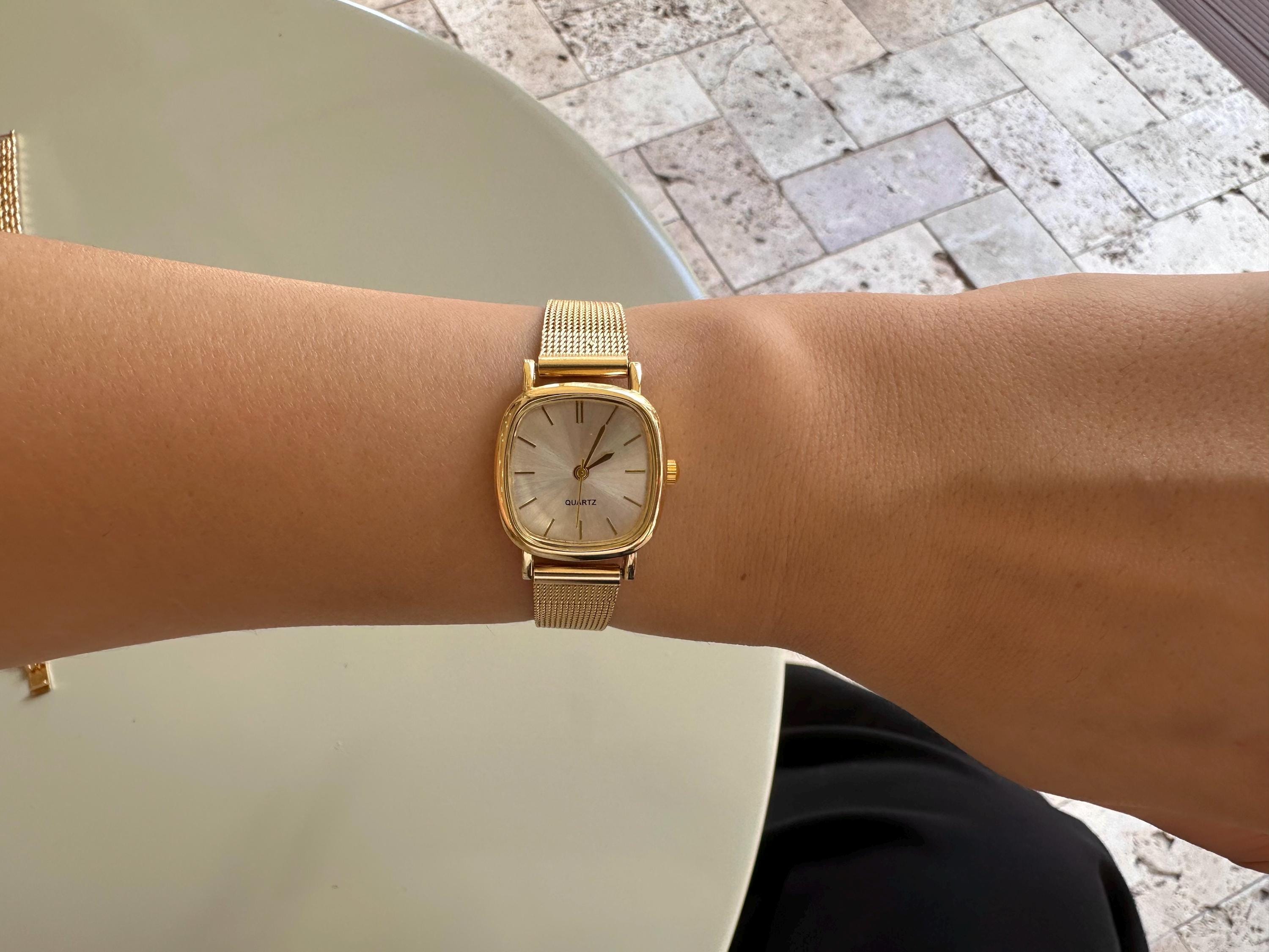 Luxury Square Face Watch - Retro Gold Stainless Steel Mesh Band Analog Quartz Rectangular Gold Watches for Men & Women | Söner main image 2