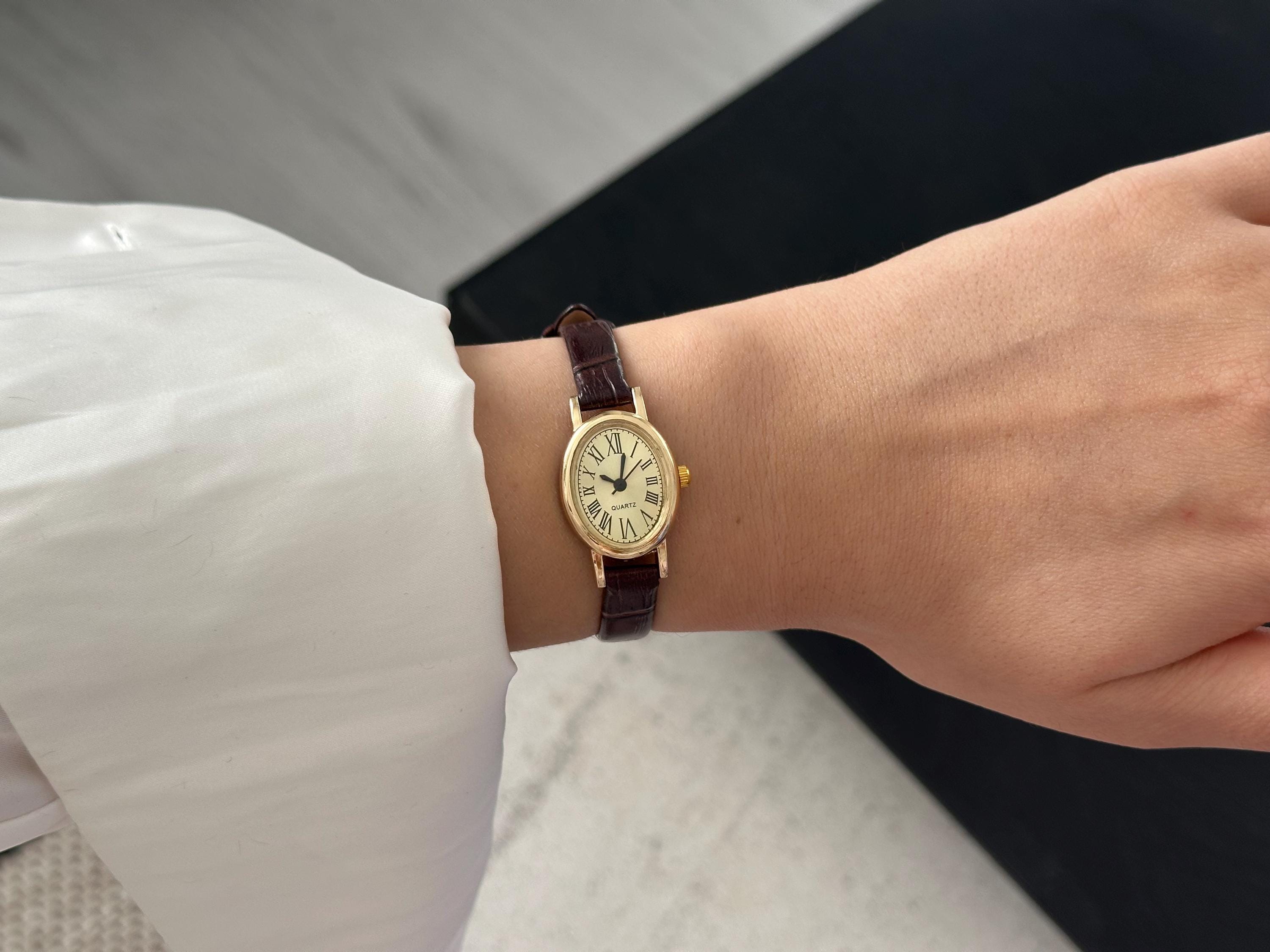 Vintage ladies watch brown leather dainty - Etsy 日本