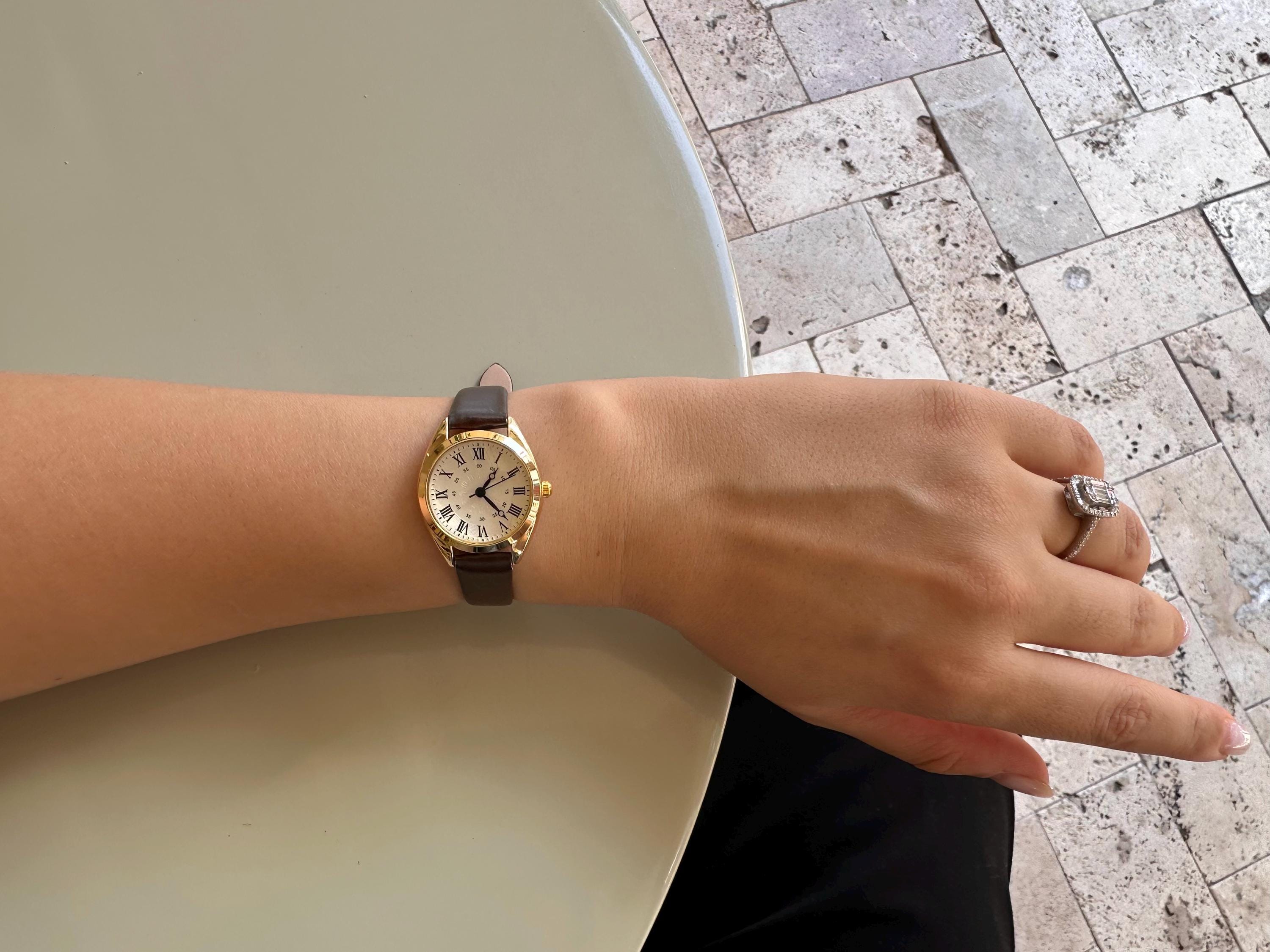Vintage Gold Roman Numeral Watch: Brown Leather Strap, Retro  display picture 1