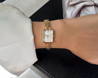 Gold Women's Bracelet Watch: Elegant Minimalist Design