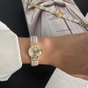 Gold Pearl Bracelet Watch: Elegant Vintage Style Women&#39;s Wristwatch