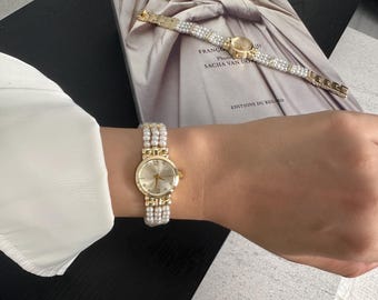 MAJORICA ブレスレットウォッチ18KGP 三連 Vintage Majorica Faux Pearl 18K Gold Electroplated Bracelet Watch