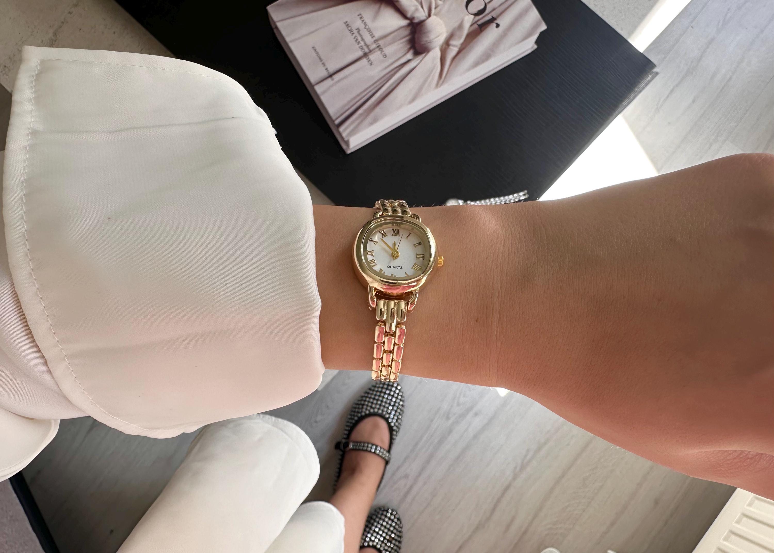 Vintage Gold Tone Women's Watch – Classic Roman Numerals