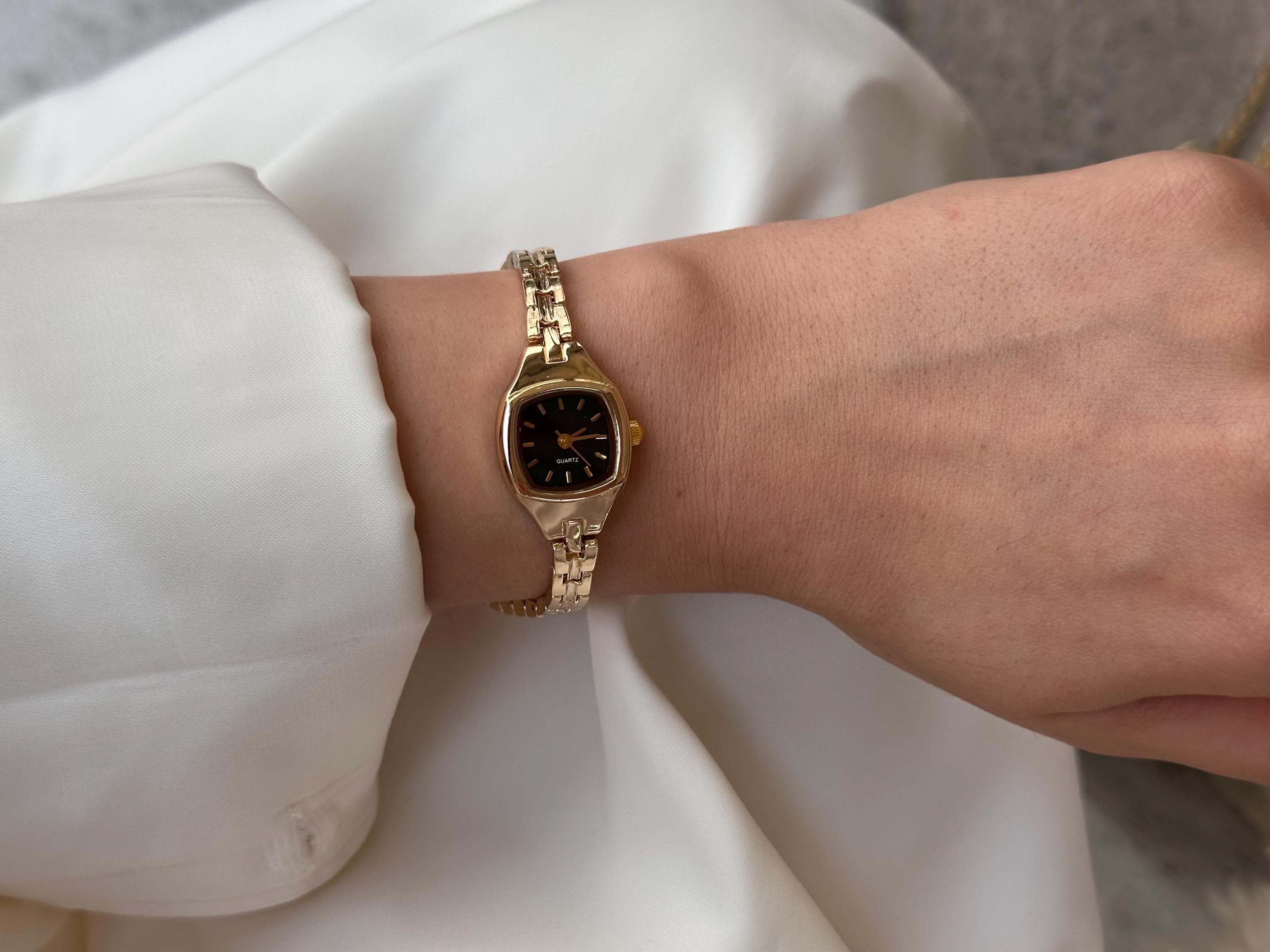 Vintage Vogue Watch - Etsy display picture 3