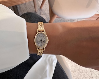 Gold Women’s Wristwatch – Classic Oval Quartz Watch with Roman Numerals, Mother’s Day Gift