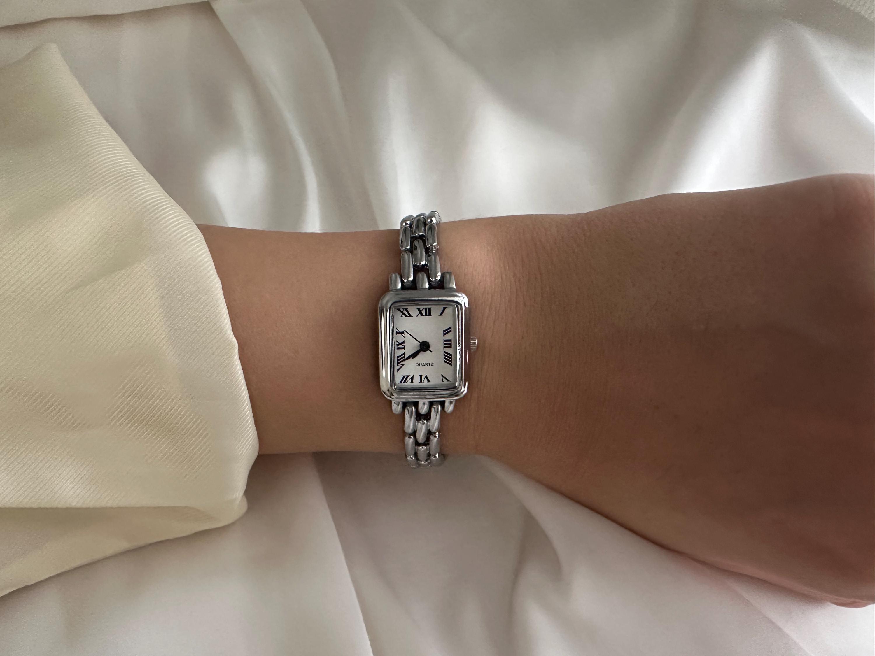 Gold Square Woman Watch: Minimalist Classic Wristwatch  display picture 3