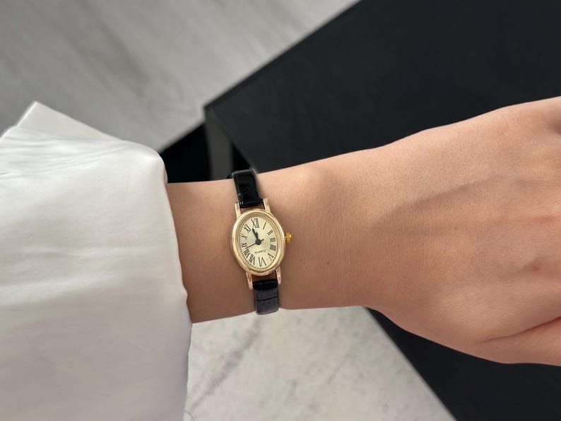 Brown Leather Women Watch: Dainty Leather Strap Minimalist , Elegant Wristwatch Black