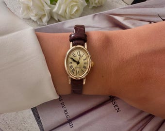 Vintage Oval Women's Watch: Brown Leather Strap, Gold-Tone Frame