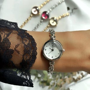 Minimalist Design Women’s Watch – Elegant Bracelet Watch – Silver Tone Vintage Watch – Lightweight Gift Jewelry