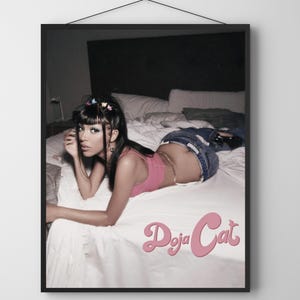 Poster Doja Cat - Stampa artistica da parete per camera da letto Y2K, icona della musica pop, foto di celebrità estetica, arredamento di moda, stampa artistica di alta qualità per gli appassionati di musica