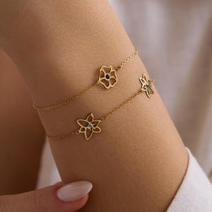 Zierliches Geburtsblumenarmband, personalisiertes Geburtsblumenarmband, Geburtsblumenfamilie Armband, sinnvolles Geschenk für Mutter, Weihnachtsgeschenk für Sie