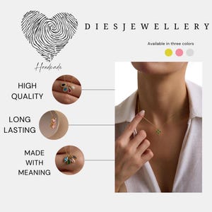 Puede incluir: Un collar de oro con un peque&ntilde;o colgante de cruz verde. La imagen tambi&eacute;n muestra ejemplos de otros collares con colgantes de piedras preciosas de colores. El texto de la imagen dice "DIESJEWELLERY", "Handmade", "High Quality", "Long Lasting" y "Made with Meaning".