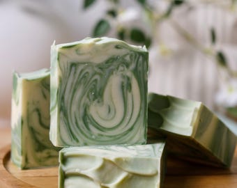 Savon traité à froid Misty Haven | Petit lot | Barre artisanale biologique | Hydratant végétalien entièrement naturel