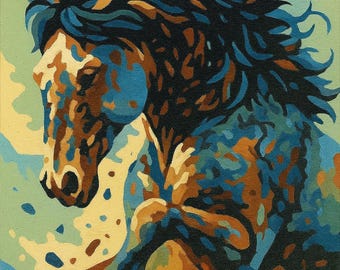 以下が含まれることがあります： 青、茶色、ベージュの色合いで描かれた馬のカラフルな絵。 馬のたてがみは濃い青色で、体は青、茶色、ベージュの混合色です。 背景は青と緑の混合色です。