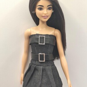Black Denim Mini Dress for Fashion Dolls, Strapless with Buckle Belt 1/6 Scale Bild 6