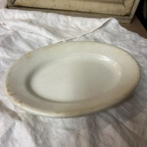 Plat ovale vintage en pierre de fer KT&k