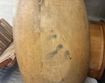 Cuenco de masa antiguo con reparación