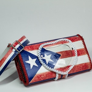 Cartera de mano de cuero con la bandera de Puerto Rico "Serie Ángela"