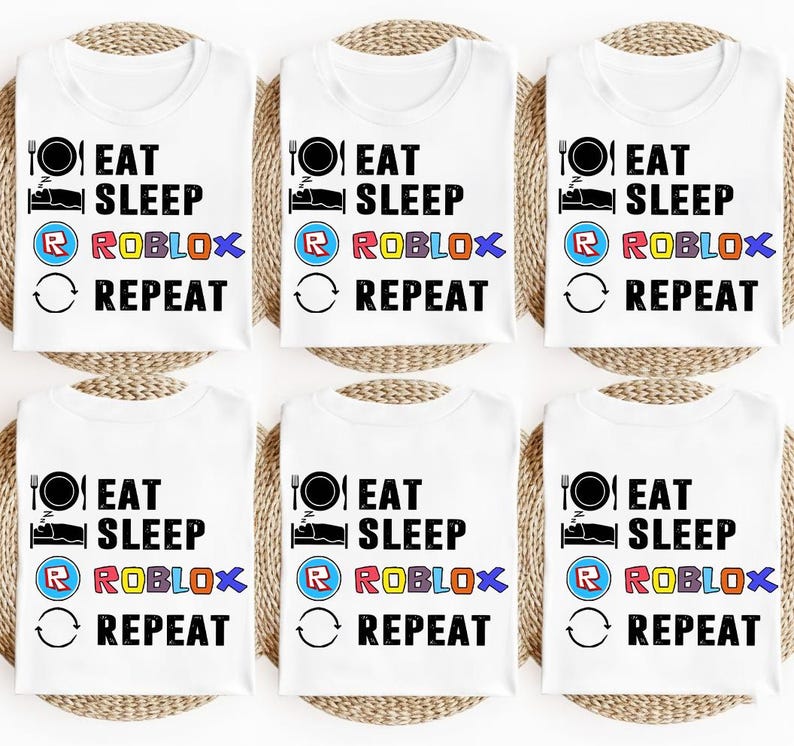 Puede incluir: Seis camisetas blancas con el texto "EAT SLEEP ROBLOX REPEAT" en negro, azul, rojo, amarillo y morado. El dise&ntilde;o incluye un tenedor y un plato, una cama, el logo de Roblox y una flecha circular. Las camisetas est&aacute;n bien dispuestas.