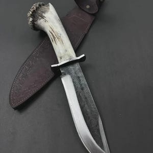 Handgefertigtes Bowie-Messer aus Kohlenstoffstahl mit Scheide | Jagd | Filmmesser | Geburtstagsgeschenk | Hirschhorngriff | Bestes Geschenk für Männer / Bf / Him