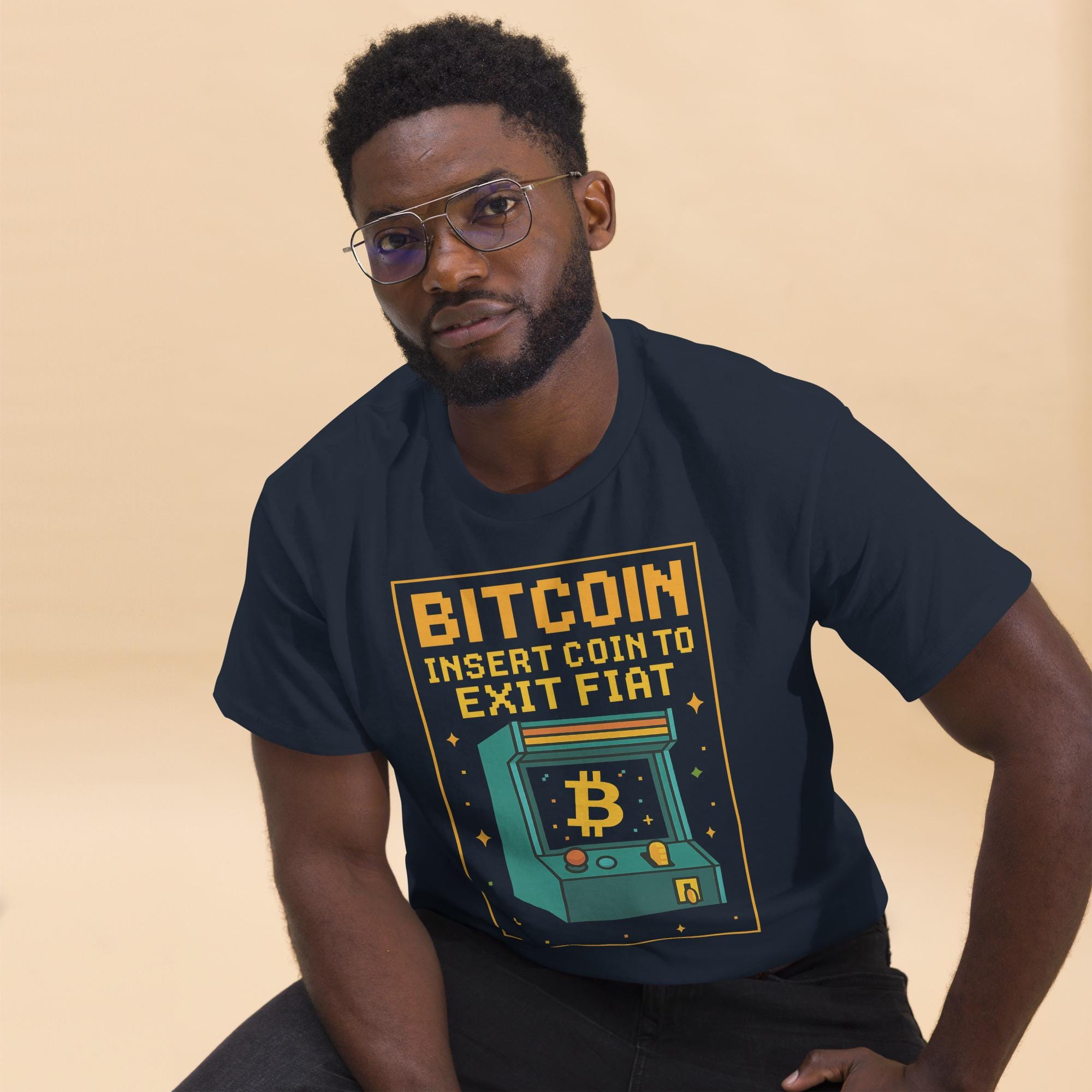 コインを挿入してフィアットから出金できるビットコインTシャツ - BTCファンのためのレトロアーケードスタイルのメンズ暗号通貨Tシャツ