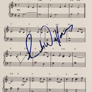 Partition dédicacée par John Williams avec certificat d'authenticité musical inclus