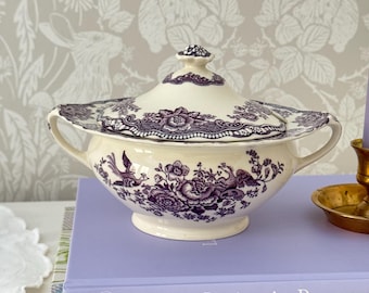 Sopera Crown Ducal Bristol Mulberry con tapa – Loza de transferencia morada inglesa – Fabricada en Inglaterra