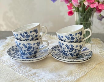 Conjunto de 4 xícaras e pires vintage Broadhurst Elizabeth Blue Floral – Faiança inglesa, charme rústico