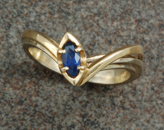 Sapphire | ring marquise shape | two tone 14 karat gold | unique