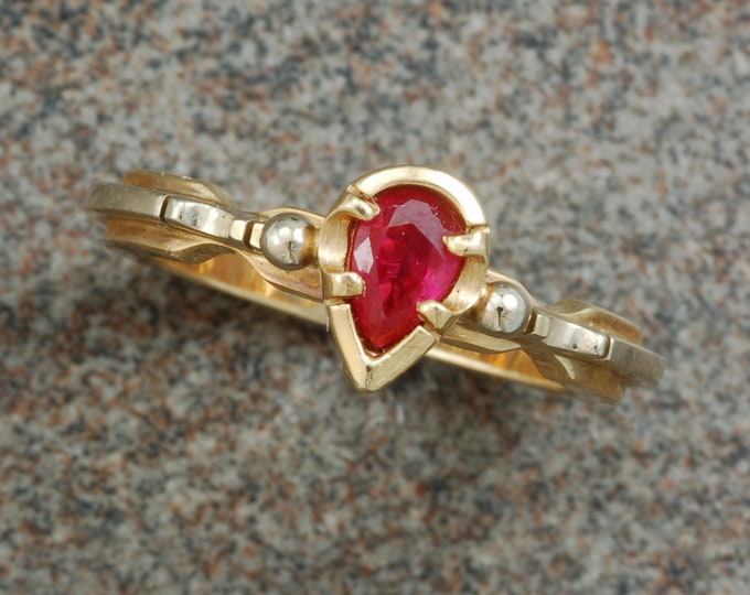 Ruby in beautifully detailed ring | unique | 14 karat yellow and white