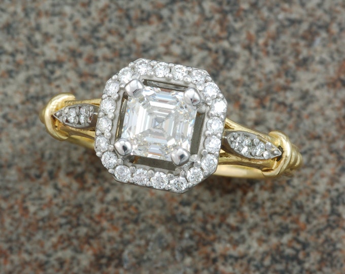 Princess cut diamond | ring | halo | engagement