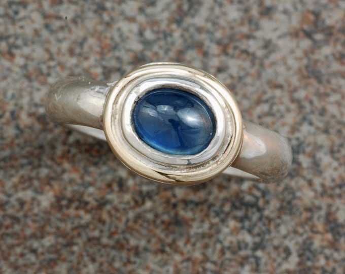Sapphire | blue | cabochon | ring in sterling silver and 14 karat yellow gold | unique