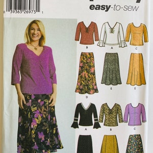 Easy Womens Skirts and Knit Tops Pattern 3 Styles Each Sizes 18W 20W 22W 24W Simplicity 5469 UNCUT