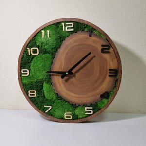 Moss Wall Clock: 12&quot; Rustic Wood Round Clock, Silent Quartz