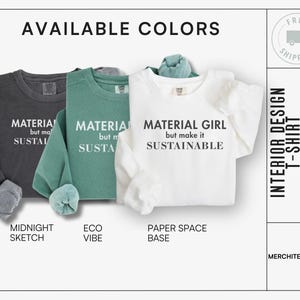 Puede incluir: Tres camisetas de diferentes colores: boceto de medianoche, ambiente ecológico y base de espacio en papel. Cada camiseta presenta el texto "MATERIAL" con un juego de palabras sobre la sostenibilidad. El texto de la camiseta blanca dice "MATERIAL GIRL but make it SUSTAINABLE".