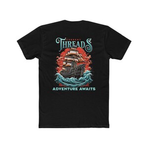 Aktuelle Themen Kleidung; Stürmische Piratenschiff T-Shirt, Nautische Abenteuer Shirt, Unisex Baumwolle Crew Top, Piratenboot Grafik T-Shirt, Piratenliebhaber Geschenk