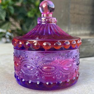 Handgefertigte Bonboniere aus Kunstharz mit Deckel, lila schimmerndes Bonbonglas, dekorative Schmuckdose, Aufbewahrungsbehälter für Kosmetikartikel, gotische Wohndekoration, Unikat
